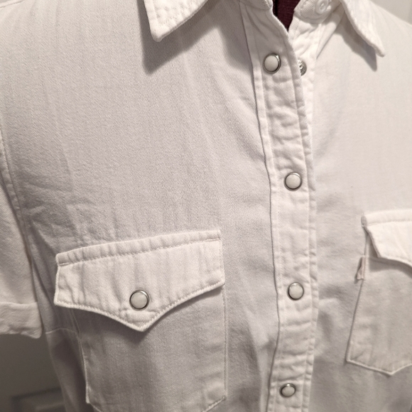 White Levi's Shirt Short Sleeve, Small, EUC - Picture 2 of 6